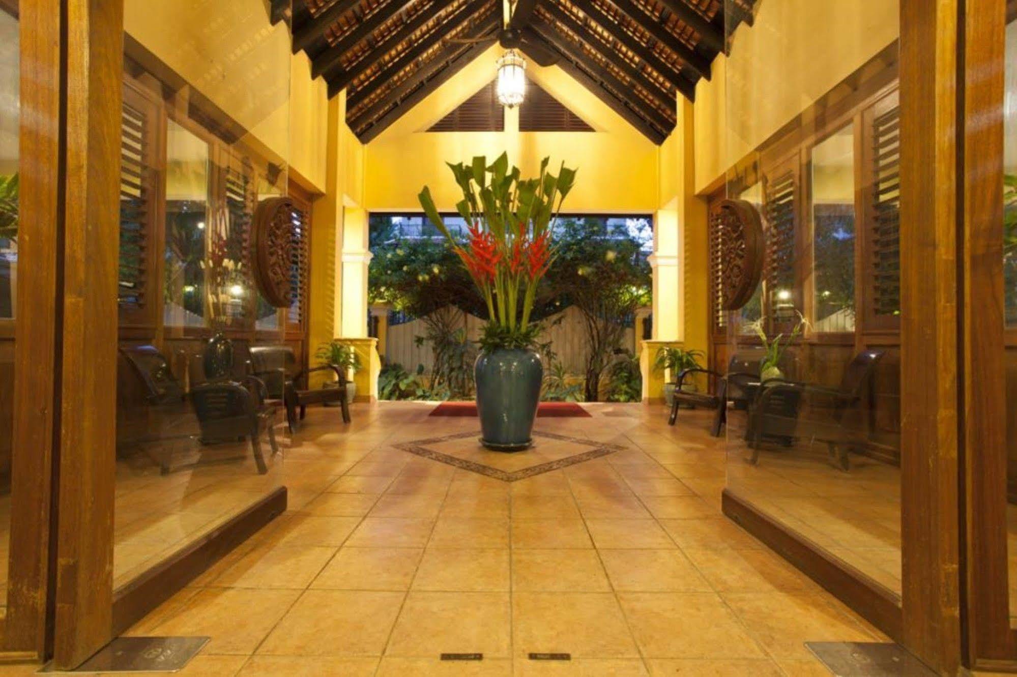 Grand Residence Phnom Penh Exterior foto